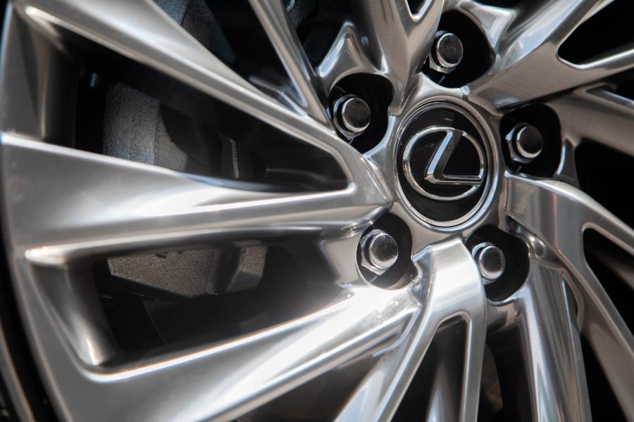 Колеса Lexus ES250 2018 года  (WW) (фото 14 из 21)